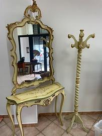 Console con specchiera in legno e appendi abiti