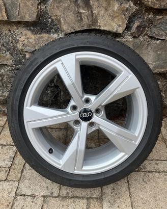 Cerchi e gomme Audi A1 (2021) 215/45 r17