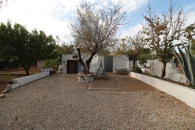 Abitazione con trullo e terreno c.da montefellone