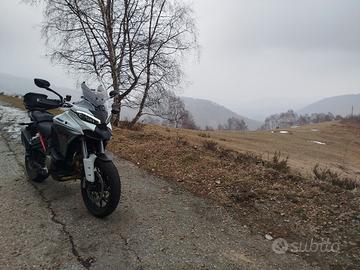 Ducati Multistrada V4s 2025 con radar