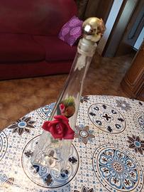 Capodimonte Bottiglia Triangolare con rosa rossa