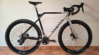 Canyon Inflite CF SLX 9 