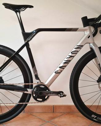 Canyon Inflite CF SLX 9 