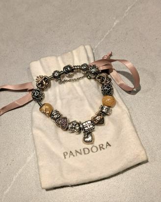 Bracciale Pandora completo di 15 charme