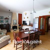 IMMOBILE DI PREGIO POSTO SU 3 LIVELLI CON INGRESSO