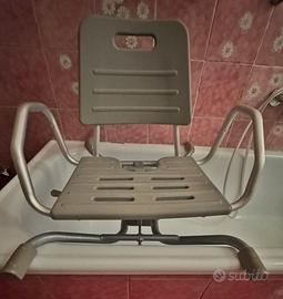 Sedile girevole per vasca