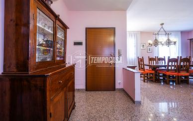 Ingresso indipendente di ampie metrature con box d