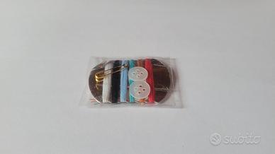 Kit cucito - fili ed ago - bottoni