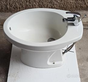 Bidet completo di tutto