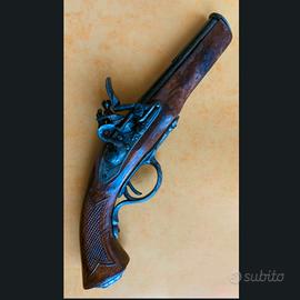 Riproduzione pistola d'epoca antica