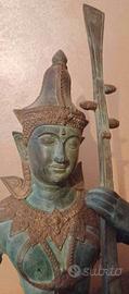 Scultura Apsara in bronze dorato 