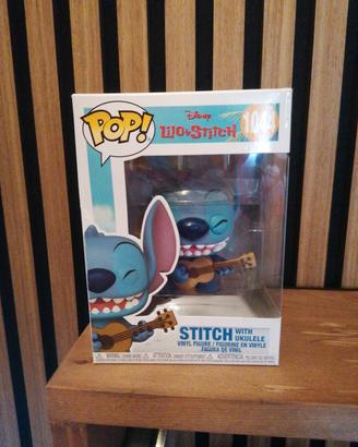 Funko pop Lilo e Stitgh with ukulele 
