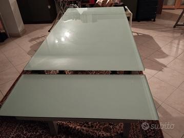 tavolo in. vetro