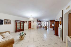 Appartamento di 4 vani e accessori con posto auto