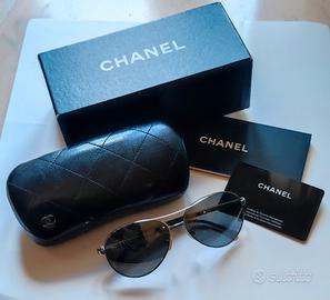 Occhiali Chanel vintage a goccia, specchiati.