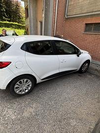 Auto   Renault clio