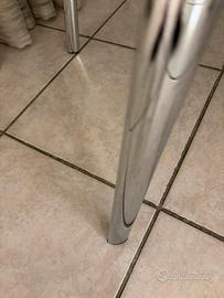 Sedie in acciaio e cuoio