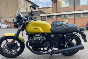 Moto Guzzi V7 IV 850 - 2022