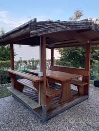 Gazebo in legno con panche e tavolo da 6 persone
