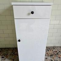 Mobiletto multiuso in legno bianco laccato