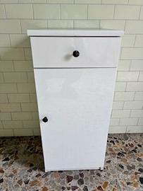 Mobiletto multiuso in legno bianco laccato