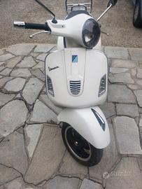 vespa 300 gts