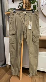 Pantaloni cargo