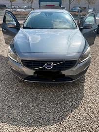 volvo V60 D2  anno 2017,  manuale 