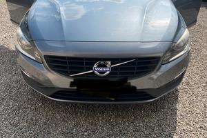 volvo V60 D2  anno 2017,  manuale 