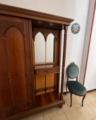 Mobile ingresso vintage e sedie