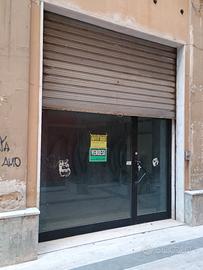 Locale commerciale al centro di Chieri 