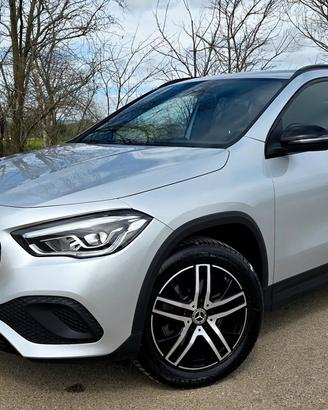 MERCEDES GLA 220d 190cv 4MATIC NIGHT EDITION