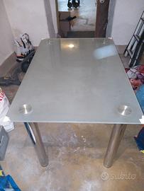 Tavolo in vetro