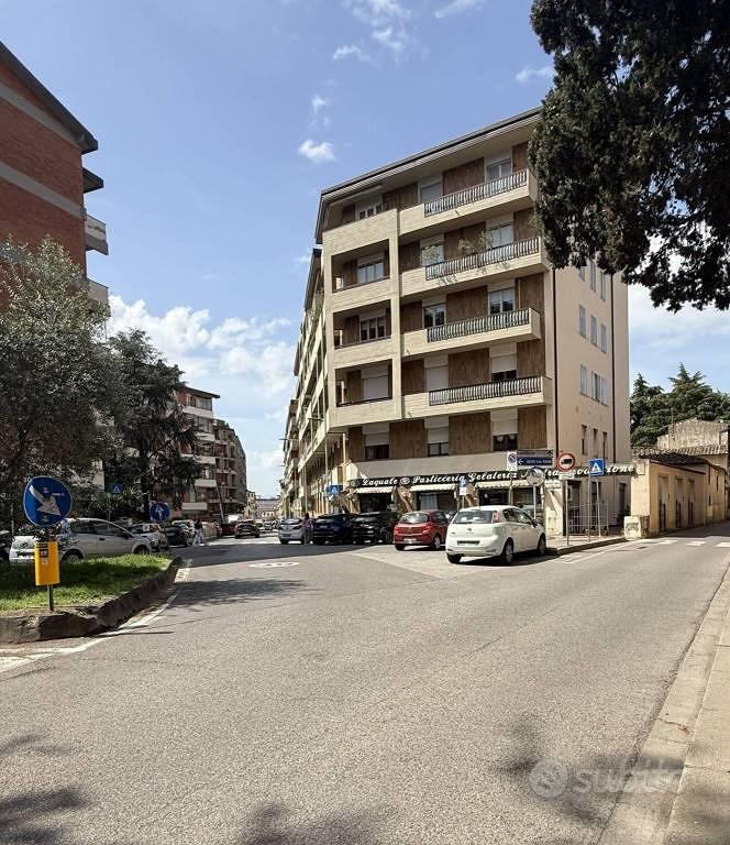 Appartamento di 167 m² con 5 locali e box auto a F