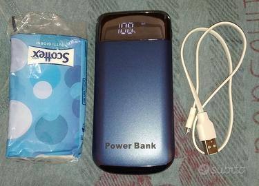 Powerbank 12000 da mAh con torcia led e display.