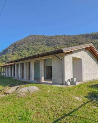 Immobile di 304 m² con 3 locali a Villanuova sul C