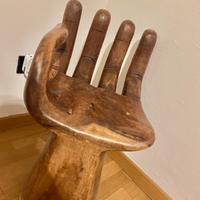 Sedia a mano intagliata