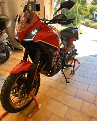 Moto Morini Xcape 649 gold wheels edition