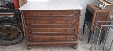 comò inizio '900 in noce e con ripiano in marmo