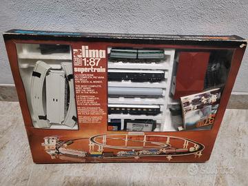 Lima locomotiva e carrozze passeggeri. 