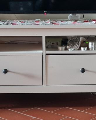 Mobile TV IKEA Hemnes