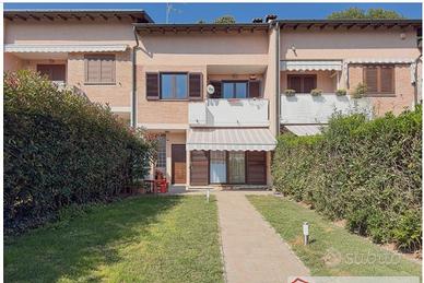 Ampia villetta a schiera