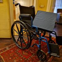 Sedia a rotelle pieghevole