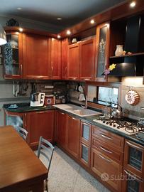 cucina e tavolo in legno massello