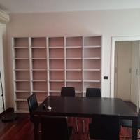 Elegante libreria per studio/salotto