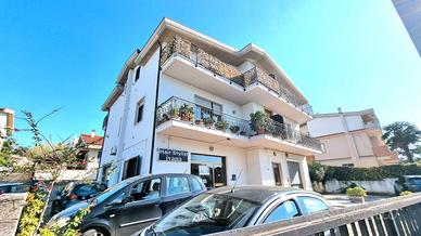 Ampio Attico Trilocale a due passi dal centro