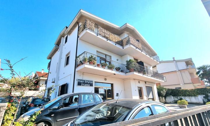 Ampio Attico Trilocale a due passi dal centro