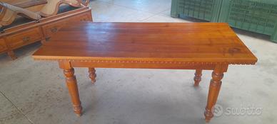 Tavolo in noce 