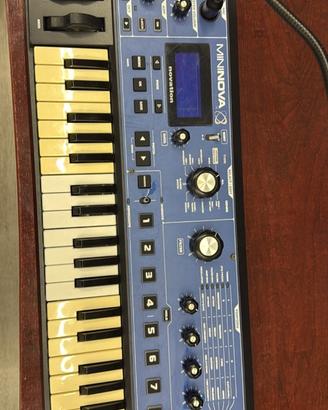 Mininova Novation synth/vocoder/midi keyboard