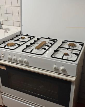 CUCINA CON FORNO A GAS 